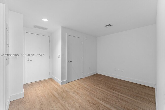 Foto del edificio - 16385 Biscayne Blvd