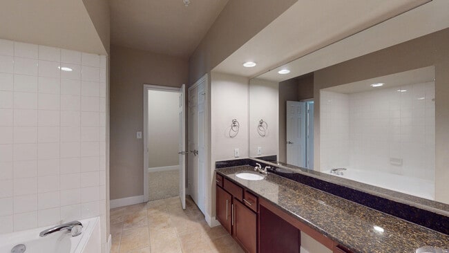 Interior Photo - THIRTY377