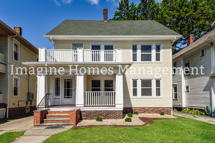 Foto principal - Beautifully Updated 4 Bedroom Duplex