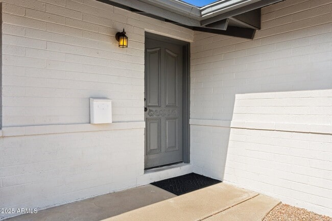 Building Photo - 1224 E Del Rio Dr