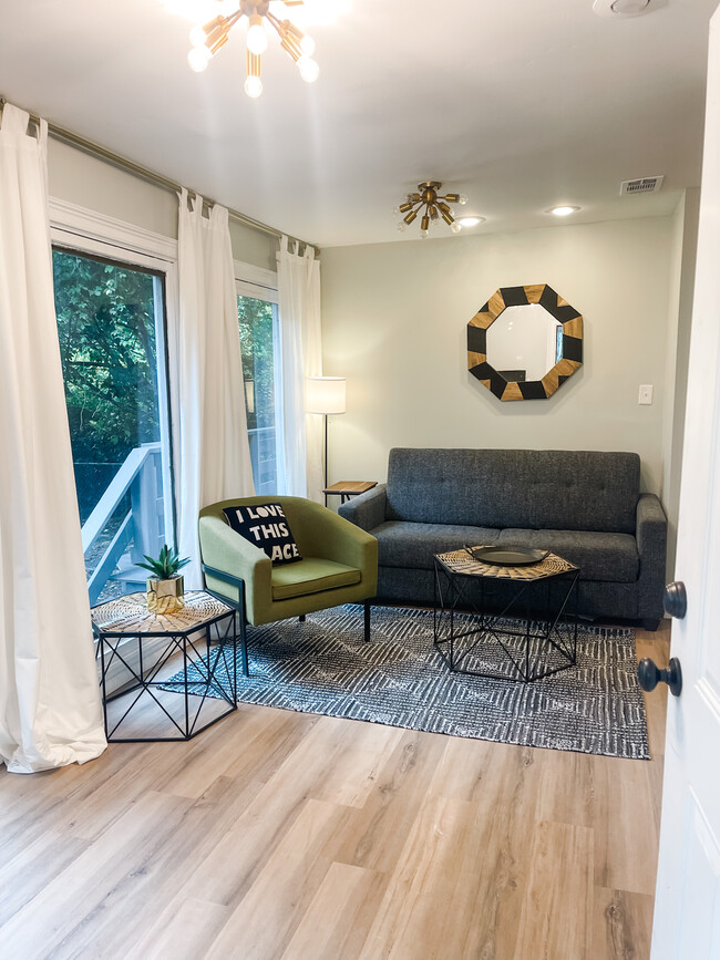 Foto del edificio - Furnished 2 bed 1 bath on 38th