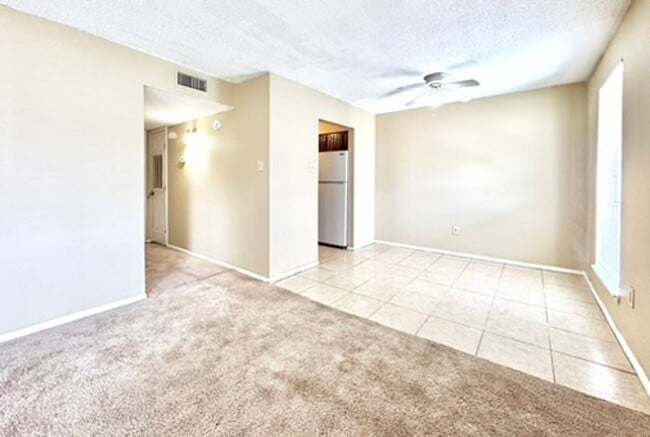 Foto del edificio - ? Freshly Painted 2-Bedroom Condo in Conco...