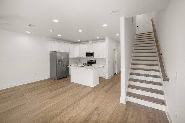 Building Photo - 604 Fir Ave