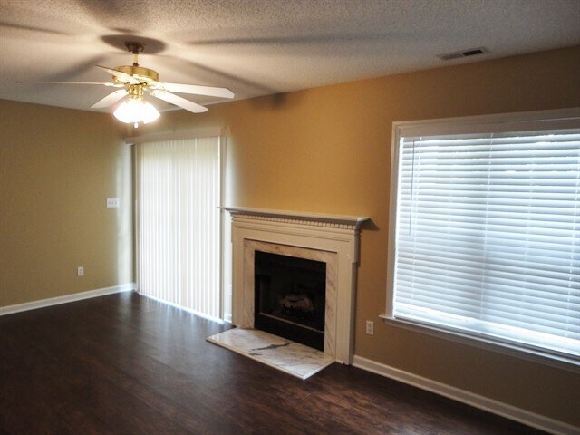 Foto del edificio - 5409 Tanglewood Pine Ln