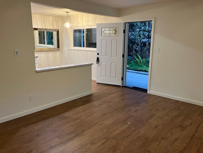 Family/Living Room - 3162 Juniper St
