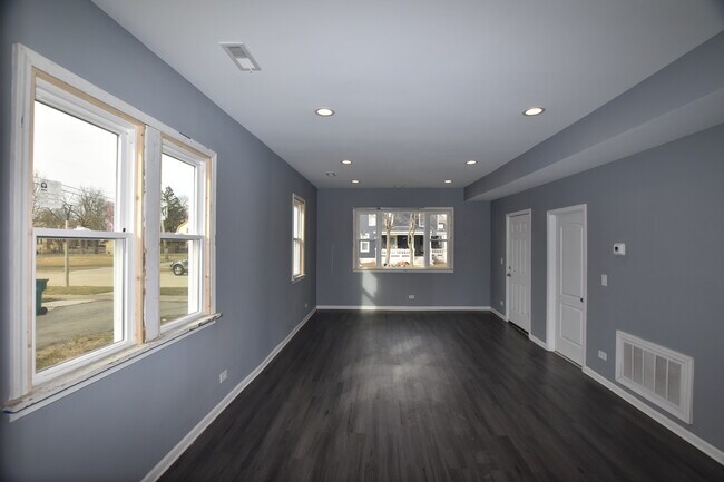 Building Photo - 208 Mound St