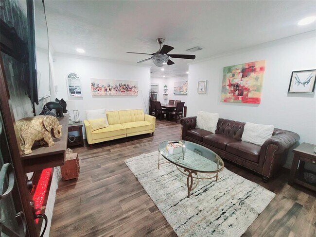 Foto del edificio - 7625 Weyburn St