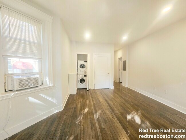 Building Photo - 207 Park Dr