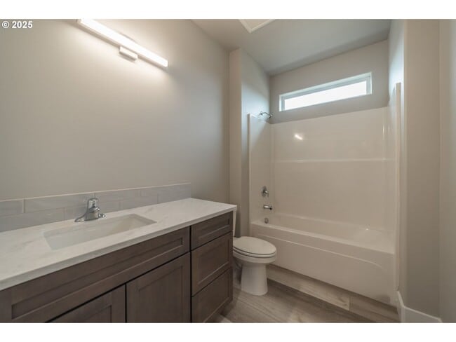 Building Photo - Stunning South Hill Home in Umatilla!!