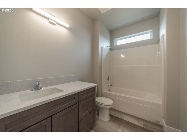 Foto del edificio - Stunning South Hill Home in Umatilla!!
