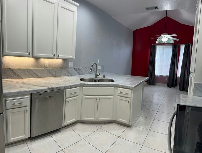 Building Photo - 2641 Heritage Park Cir