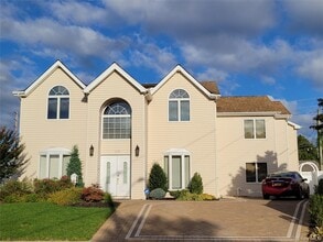 Building Photo - 4143 Harriet Rd