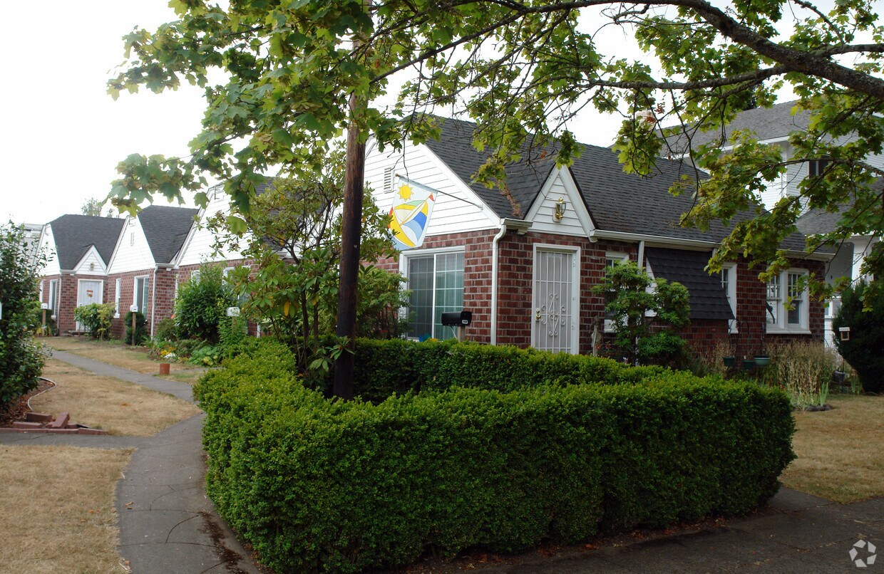 Foto del edificio - 736-750 Cottage St NE