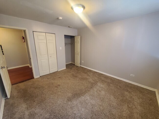 Foto del edificio - 7642 S Exchange Ave
