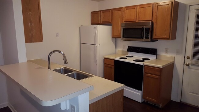 Building Photo - 4813-4815 Moniteau Court