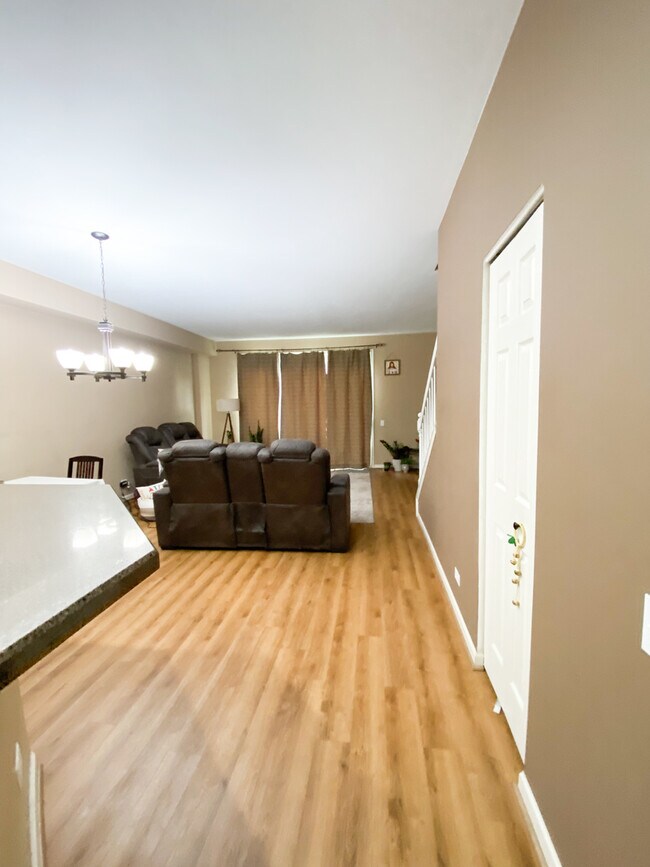 Building Photo - 2927 Stonewater Dr