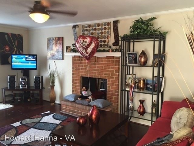 Building Photo - 2 br, 2.5 bath House - 400 S. Division Street