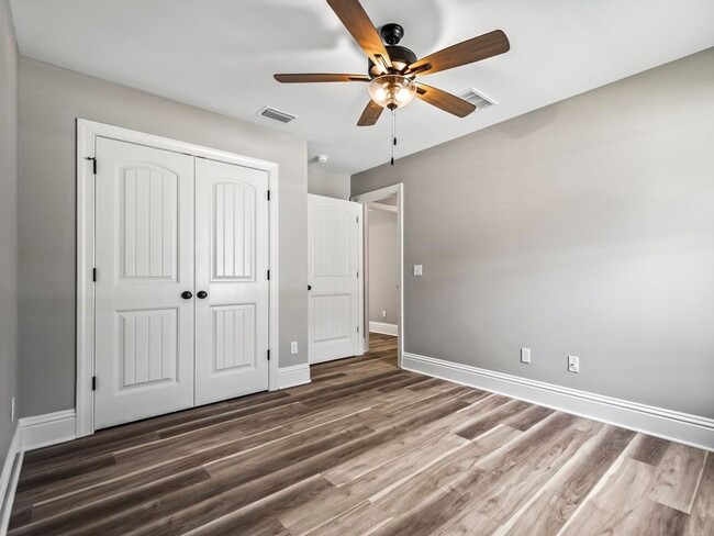 Foto del edificio - 4-Bedroom Available in Wakulla Gardens