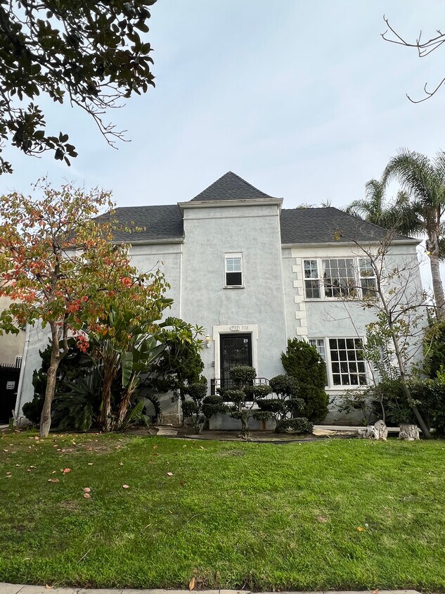 Primary Photo - 732 S Plymouth Blvd