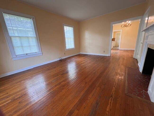 Foto del edificio - Precious 2 Bedroom 1 Bath Home in Highland!