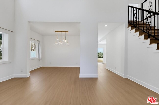 Building Photo - 3528 Mesquite Dr