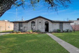 Building Photo - 8011 La Roche Ln