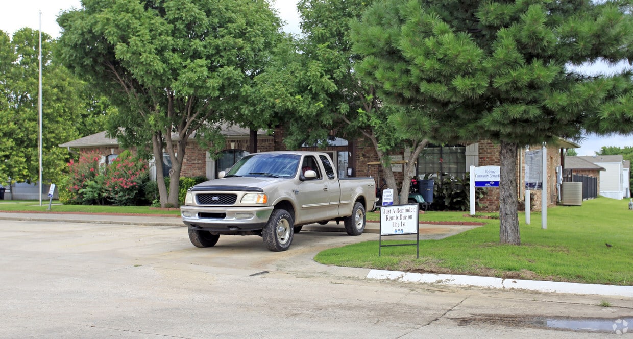 Building Photo - Overholser Village
