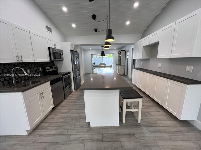 Foto del edificio - 2418 Taft St