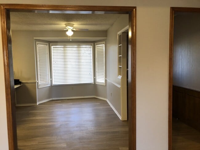 Building Photo - Great House