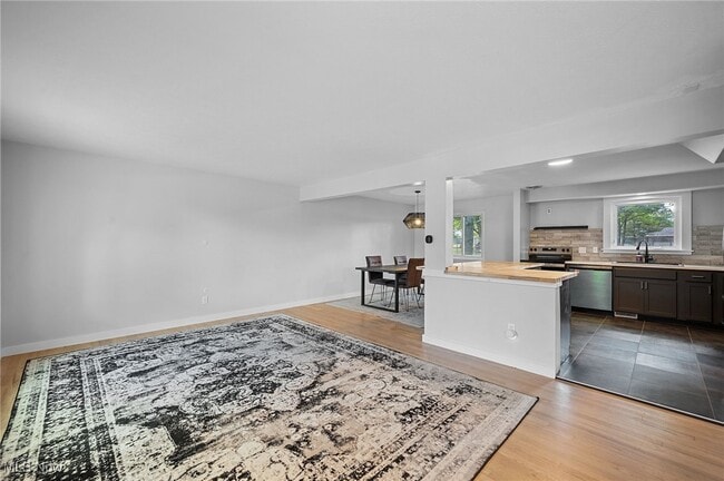 Building Photo - 5401 Woodbury Hills Dr