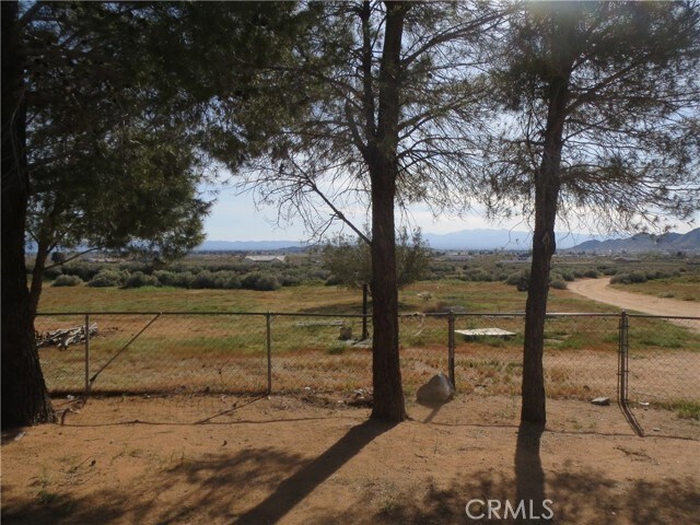 Foto del edificio - 16928 Central Rd