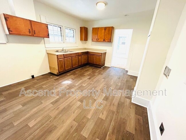 Photo - 1500 Bradt St House