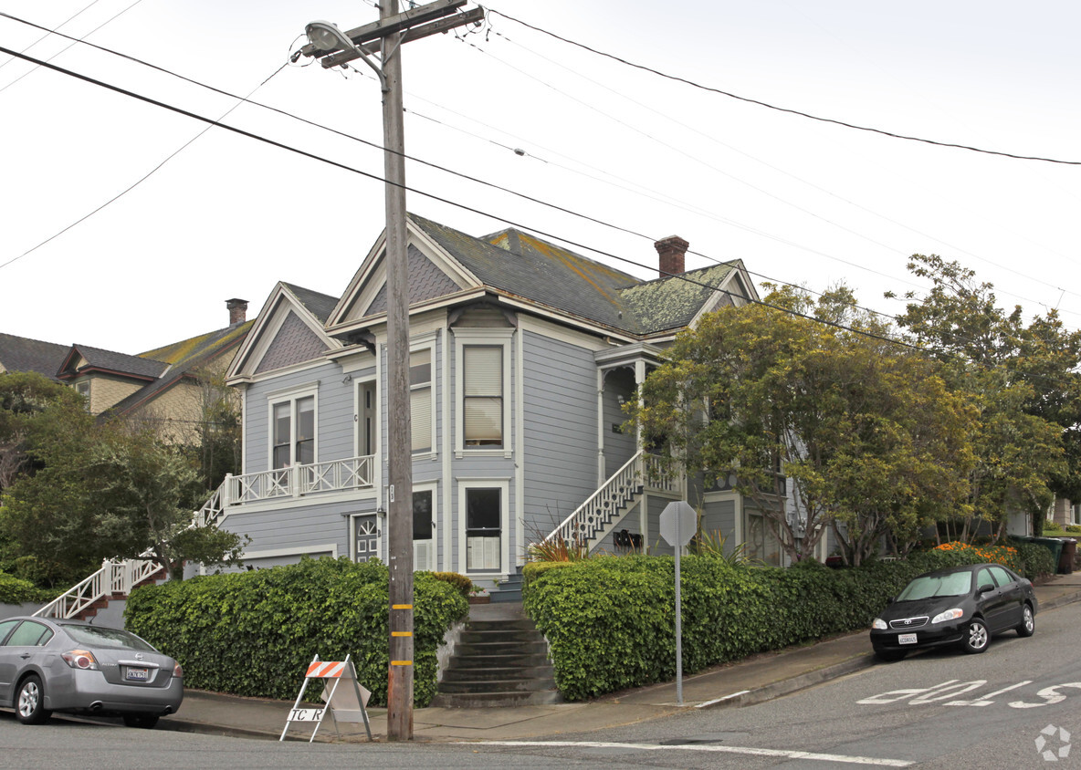 Primary Photo - 489 Laurel Ave