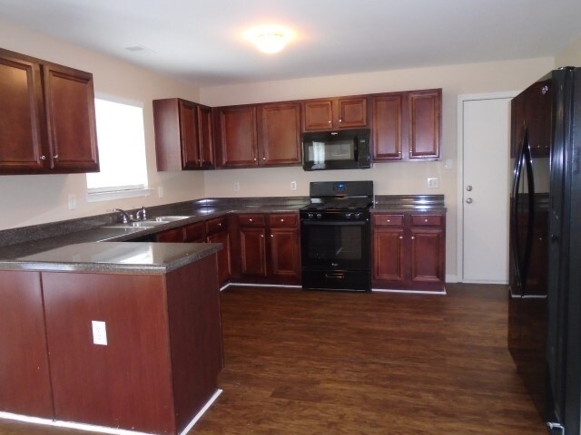Building Photo - 529 Trotters Lane