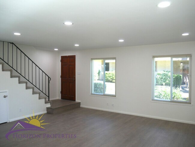 Foto del edificio - 3 Bed 2.5 Bath 1,380 sqft Townhome in Carm...