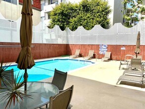 Building Photo - 5625 N Sumner Wy