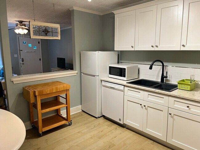 Foto del edificio - 375 Weaverville Rd