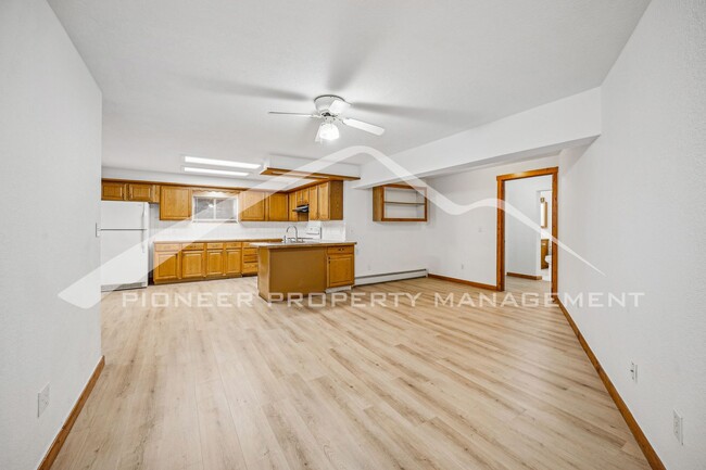 Foto del edificio - Spacious Basement Unit with Washer/Dryer a...