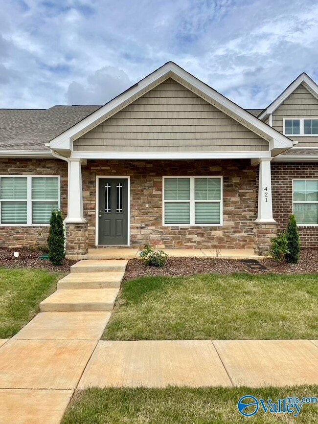 Building Photo - 421 Edgebrook Dr