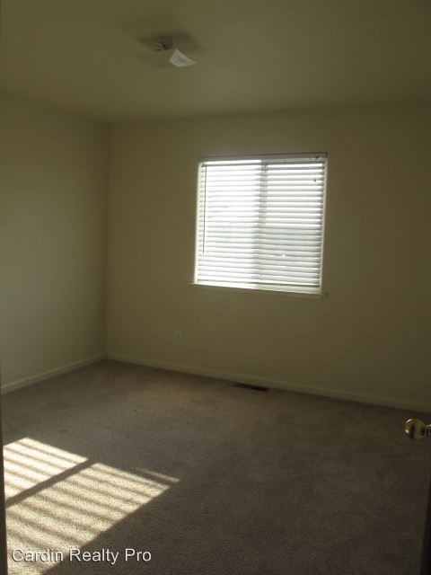 Building Photo - 715 Sunny Ln
