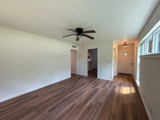 Foto del edificio - 5230 Springhill Dr