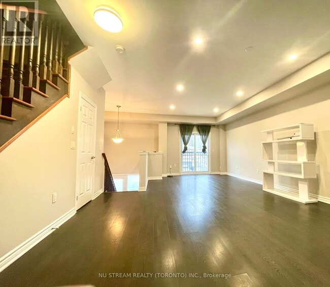 Building Photo - 67 Antibes Dr