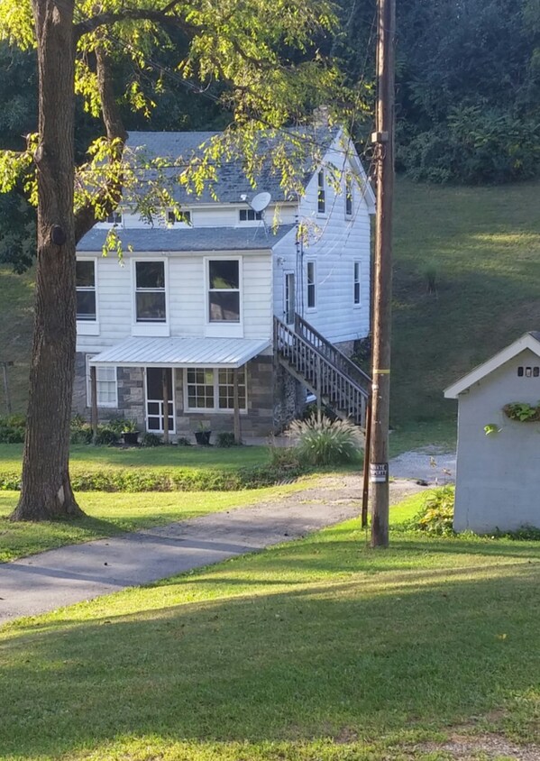 Primary Photo - 2 br, 1 bath House - 425 GREEN VALLEY ROAD