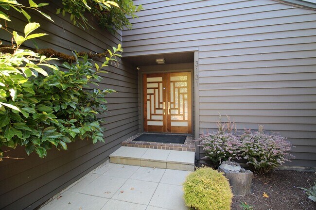 Foto del edificio - 3131 NW Luray Terrace