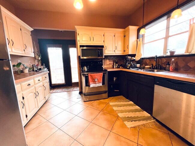 Kitchen - 1318 Pennsylvania Ave