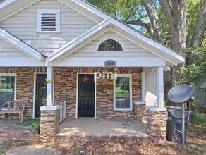 Building Photo - 122 Irwin St