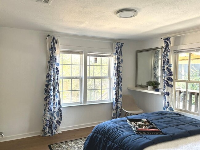 Building Photo - 613 Brentwood St