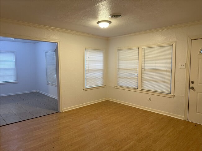 Foto del edificio - 1420 Harrop Ave