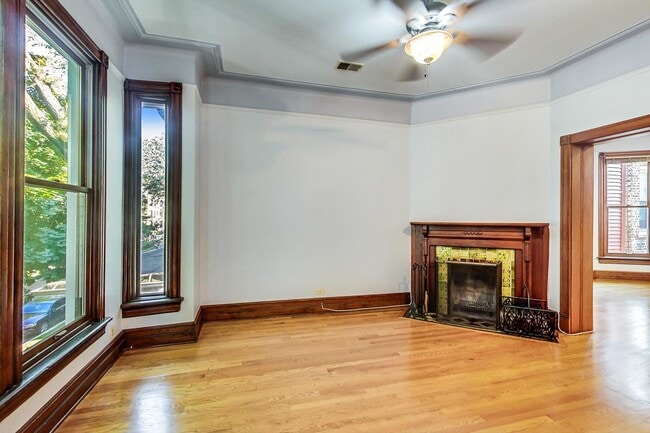 Foto del edificio - 3536 N Wilton Ave