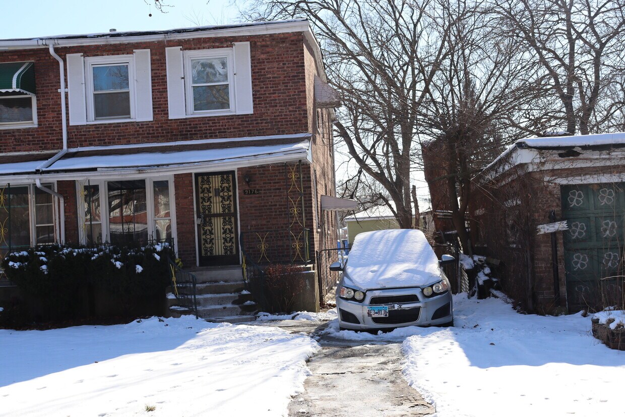 Foto principal - 9176 S Burnside Ave